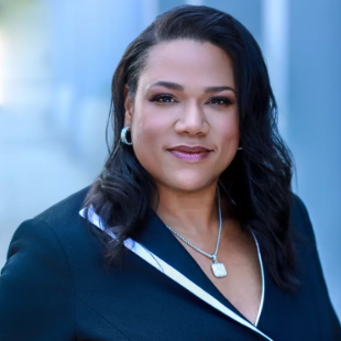 Danielle Ward Mason Headshot