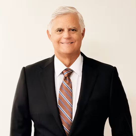 Alex Alvarez headshot